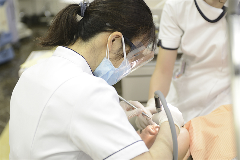 日本小児歯科学会認定の小児歯科専門医（女性）が複数在籍
                